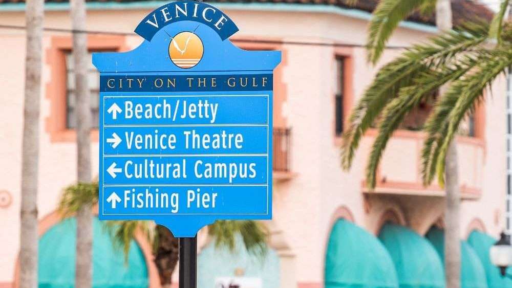 Florida Seniors: 4 Tips for Planning a Trip to Venice, FL